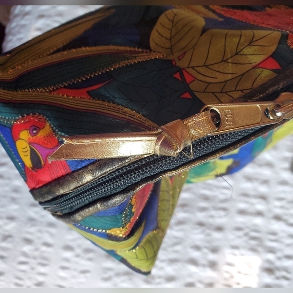 Fuji Parrots Quilted Bag - Picture 6 of 8